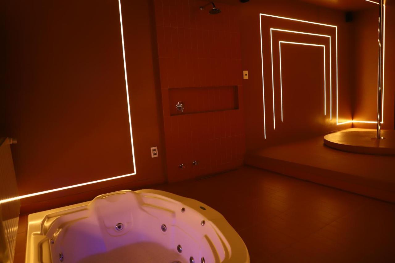 Luv Gardens Motel - Adults Only Caxias do Sul Ngoại thất bức ảnh